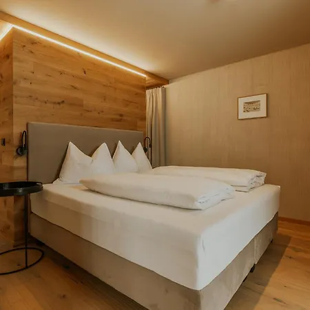 Almrausch Boutique Chalet Bed and Breakfast Lech am Arlberg