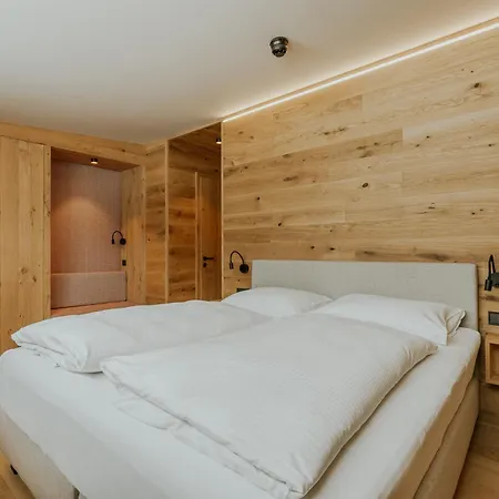 Almrausch Boutique Chalet Bed and Breakfast 3*